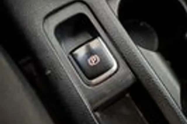 Kia Carens (2013) thumbnail 24