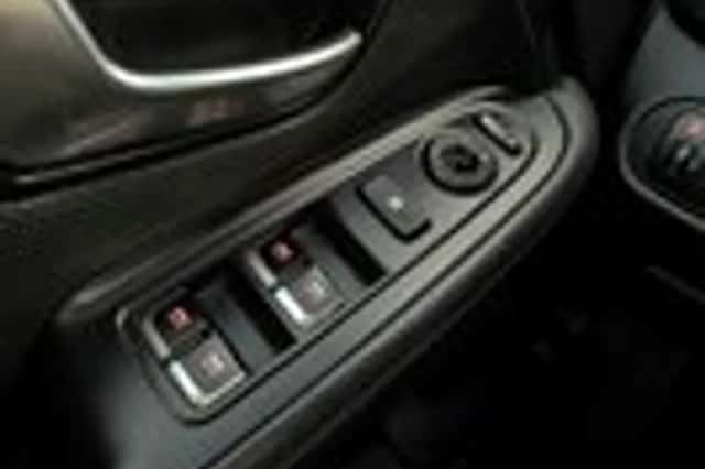 Kia Carens (2013) thumbnail 26