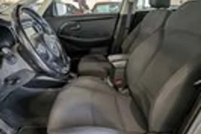 Kia Carens (2013) thumbnail 6