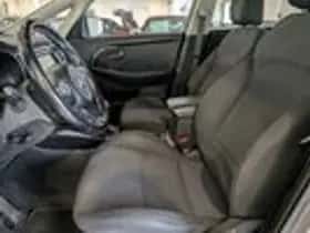 Kia Carens (2013) thumbnail 6