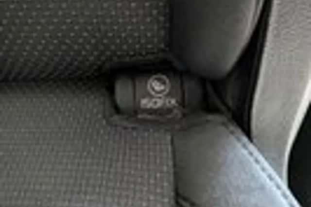 Kia Carens (2013) thumbnail 8
