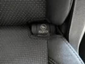 Kia Carens (2013) thumbnail 8