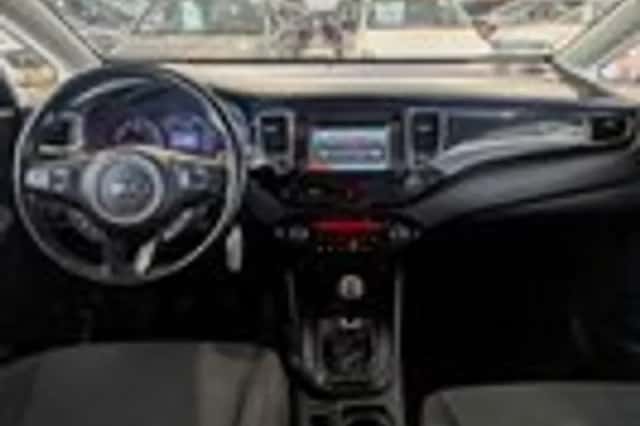 Kia Carens (2013) thumbnail 10