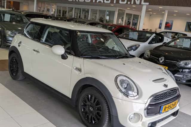 MINI Cooper S (2015) thumbnail 1