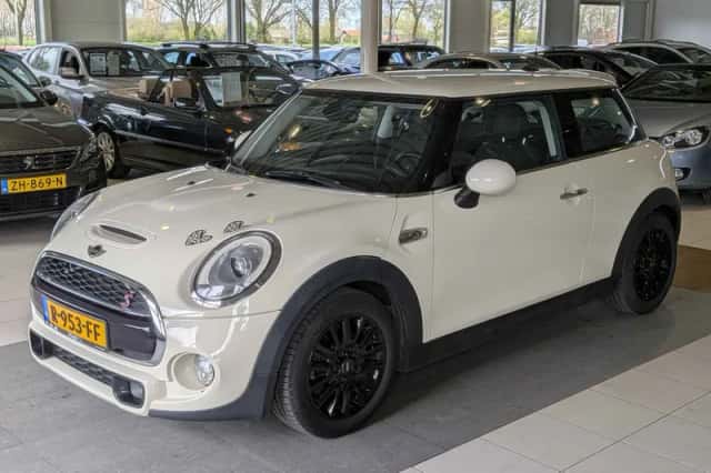 MINI Cooper S (2015) thumbnail 2