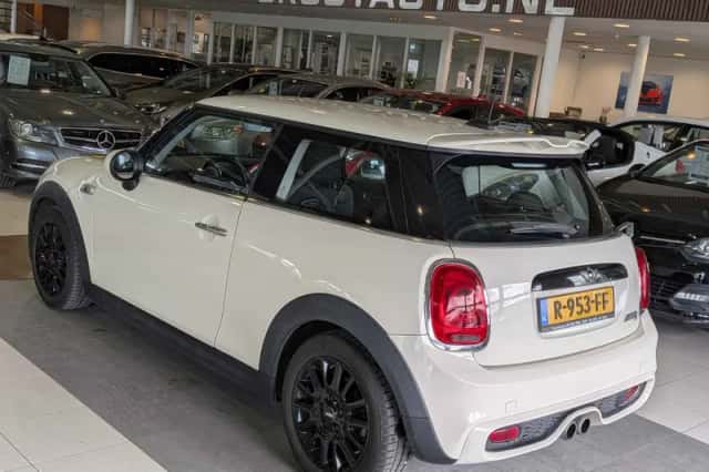 MINI Cooper S (2015) thumbnail 3