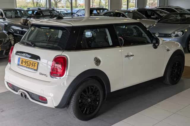 MINI Cooper S (2015) thumbnail 4