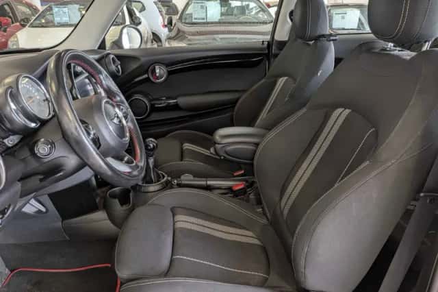 MINI Cooper S (2015) thumbnail 6