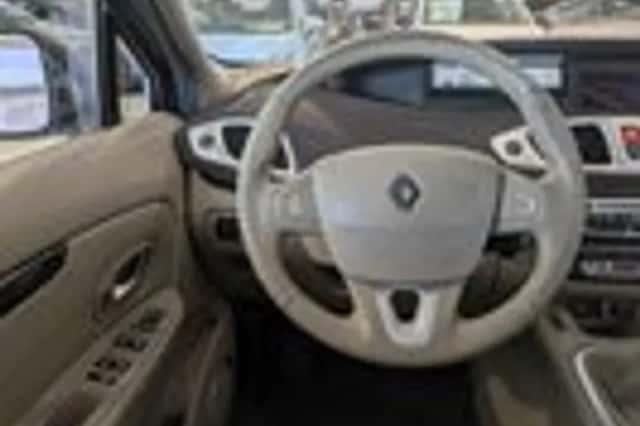 Renault Grand Scénic (2010) thumbnail 12