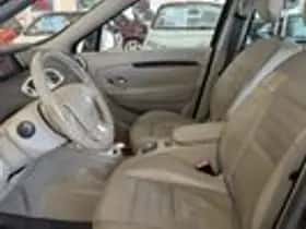 Renault Grand Scénic (2010) thumbnail 6