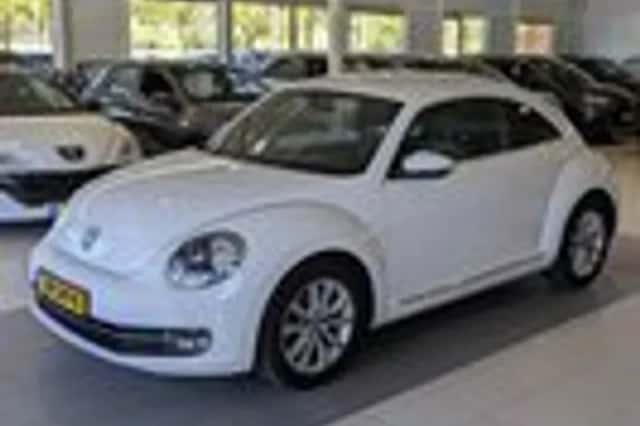 Volkswagen Beetle (2012) thumbnail 2