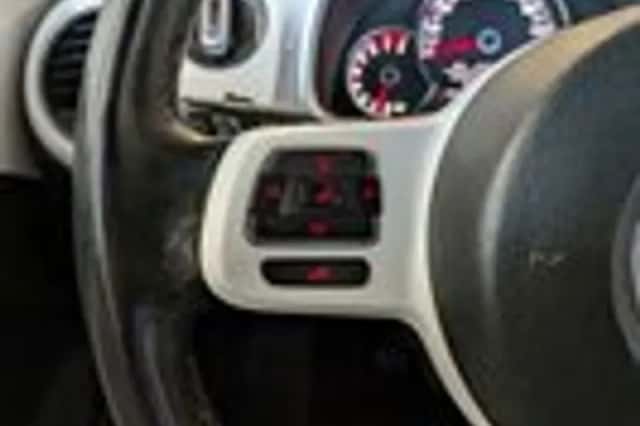 Volkswagen Beetle (2012) thumbnail 12