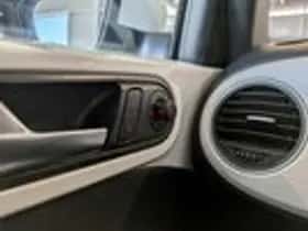 Volkswagen Beetle (2012) thumbnail 18