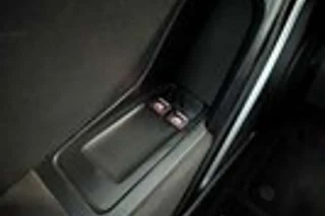 Volkswagen Beetle (2012) thumbnail 19