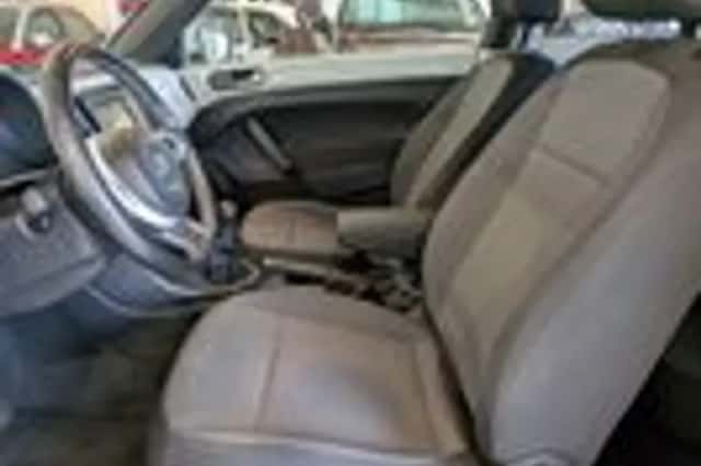 Volkswagen Beetle (2012) thumbnail 6