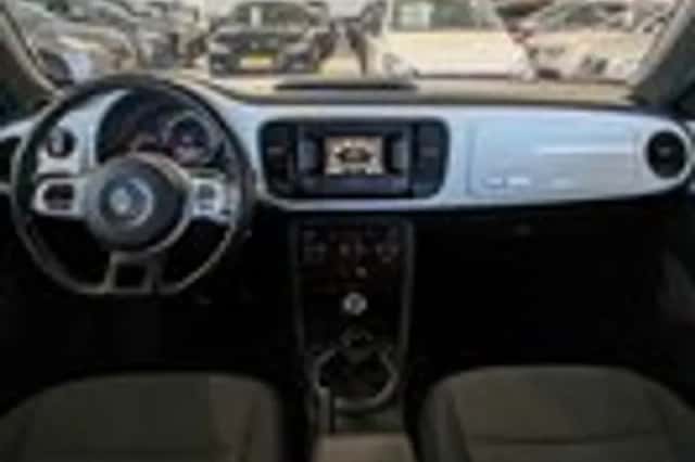 Volkswagen Beetle (2012) thumbnail 9