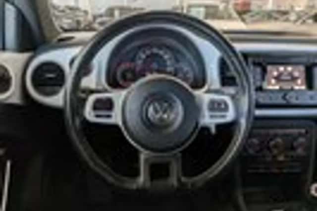 Volkswagen Beetle (2012) thumbnail 10