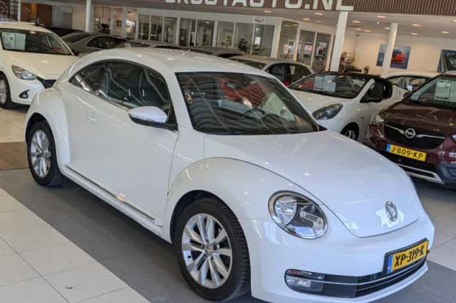 Volkswagen Beetle (2012) thumbnail 1