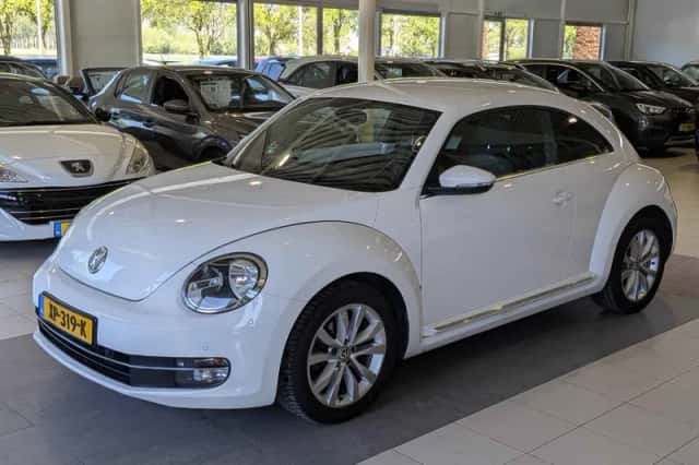 Volkswagen Beetle (2012) thumbnail 2