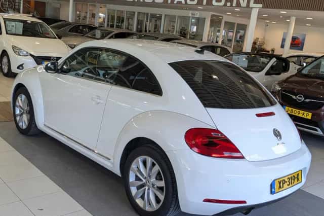 Volkswagen Beetle (2012) thumbnail 3
