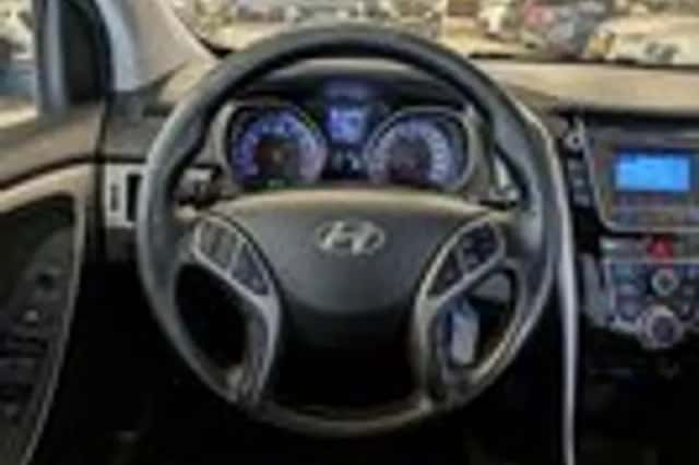 Hyundai i30 (2012) thumbnail 10