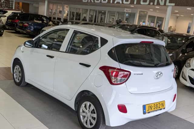 Hyundai i10 (2016) thumbnail 3