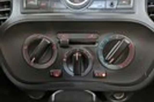 Nissan Juke (2011) thumbnail 12