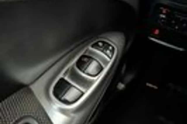 Nissan Juke (2011) thumbnail 15