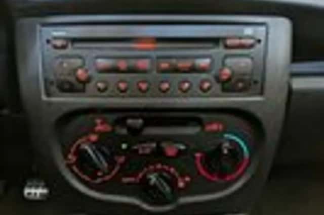 Peugeot 206+ (2010) thumbnail 12