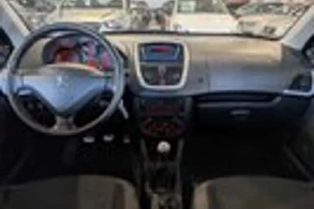 Peugeot 206+ (2010) thumbnail 8