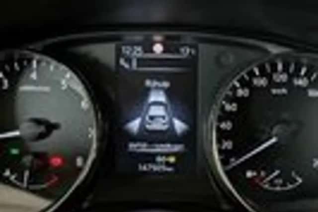 Nissan Qashqai (2015) thumbnail 12