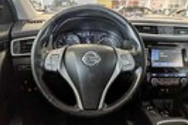 Nissan Qashqai (2015) thumbnail 10