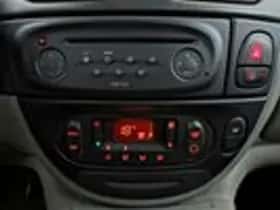 Renault Scénic (2002) thumbnail 12