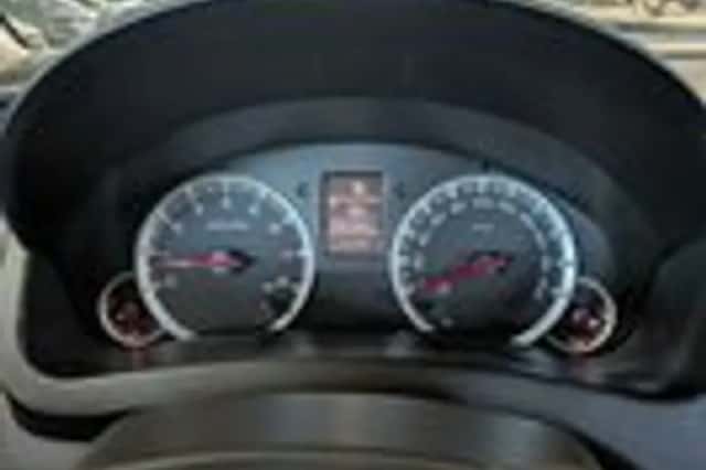 Suzuki Swift (2011) thumbnail 11