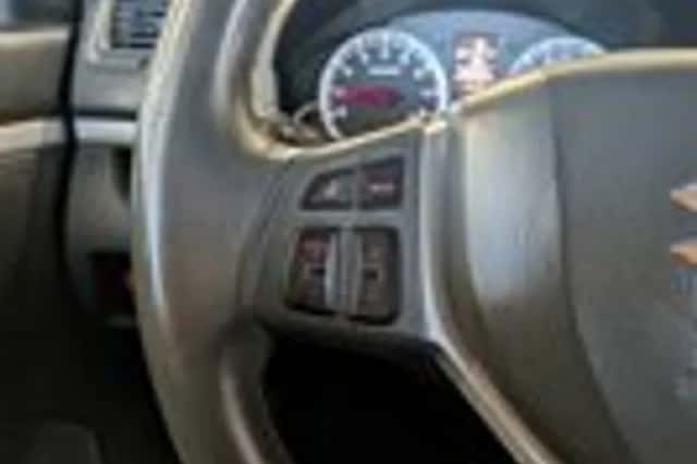 Suzuki Swift (2011) thumbnail 12