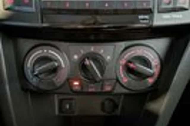 Suzuki Swift (2011) thumbnail 13
