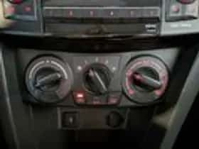 Suzuki Swift (2011) thumbnail 13