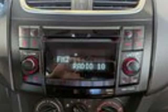 Suzuki Swift (2011) thumbnail 14