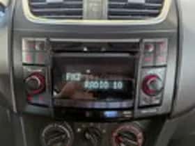 Suzuki Swift (2011) thumbnail 14