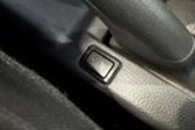 Suzuki Swift (2011) thumbnail 15