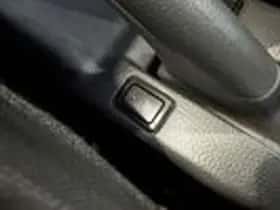 Suzuki Swift (2011) thumbnail 15