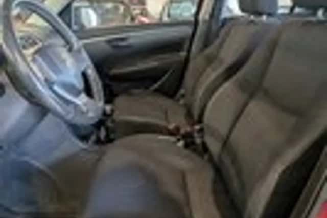 Suzuki Swift (2011) thumbnail 6