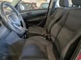 Suzuki Swift (2011) thumbnail 6