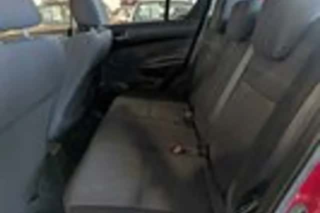 Suzuki Swift (2011) thumbnail 7