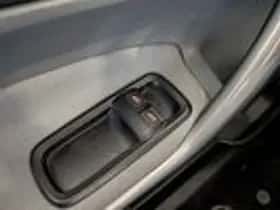 Ford Fiesta (2009) thumbnail 16