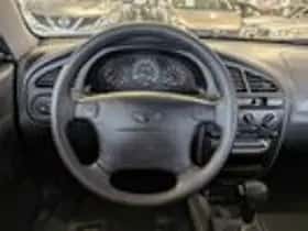 Daewoo Lanos (1999) thumbnail 9