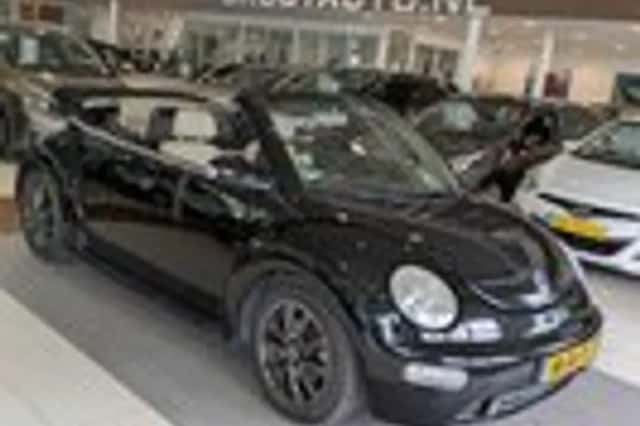 Volkswagen New Beetle (2004) thumbnail 1