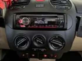 Volkswagen New Beetle (2004) thumbnail 11