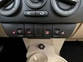 Volkswagen New Beetle (2004) thumbnail 12
