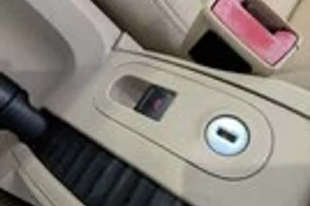 Volkswagen New Beetle (2004) thumbnail 13